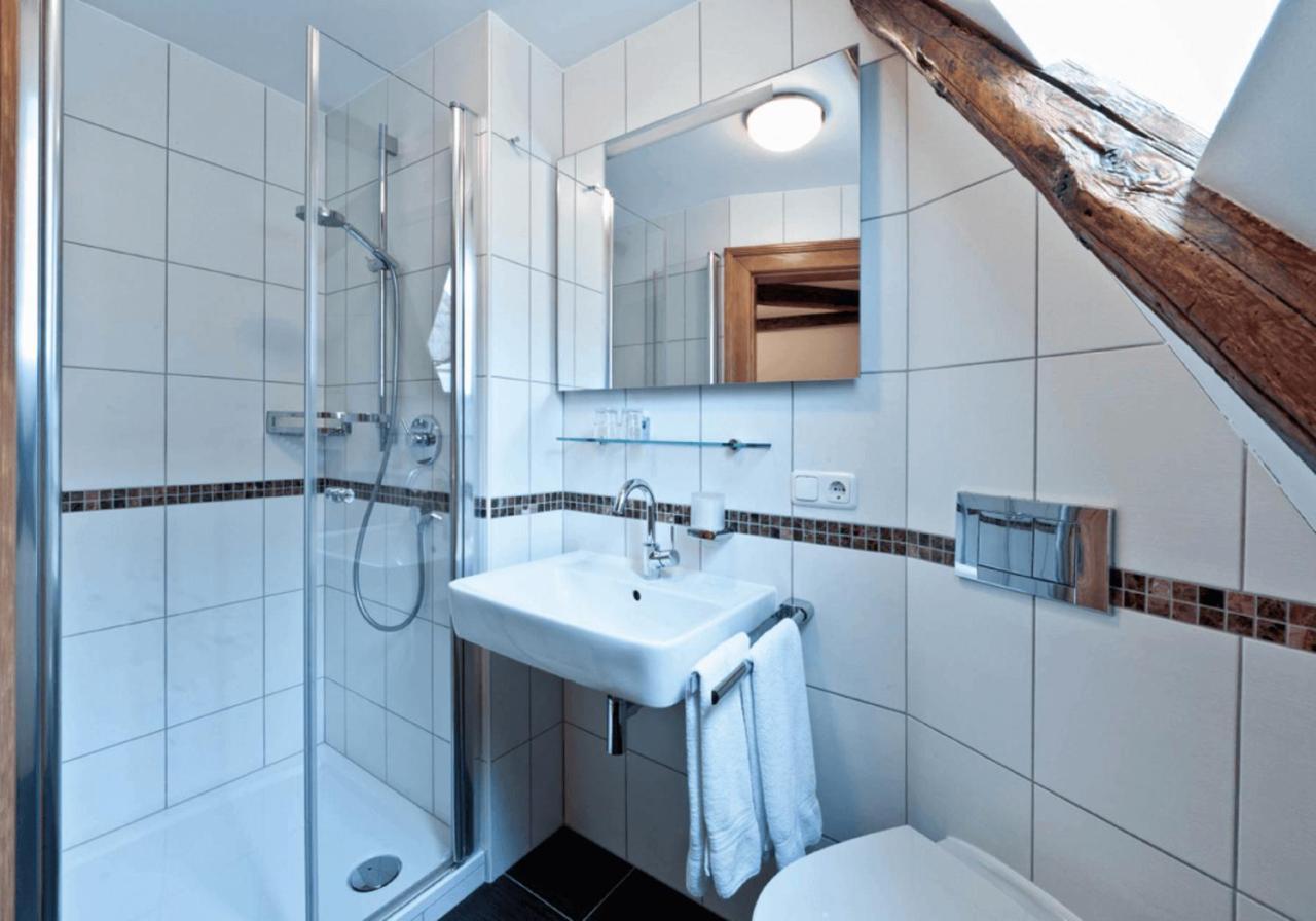 Gasthof Zum Schwan Sommerach Exterior foto